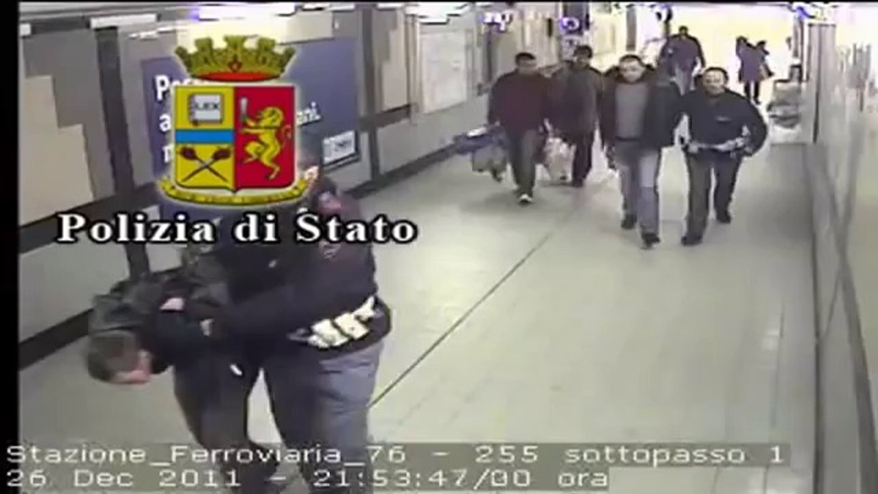 Reggio Emilia - Arresto per rapina di un iPhone in stazione 2-3