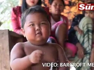 Un bébé de 2 ans accro à la cigarette