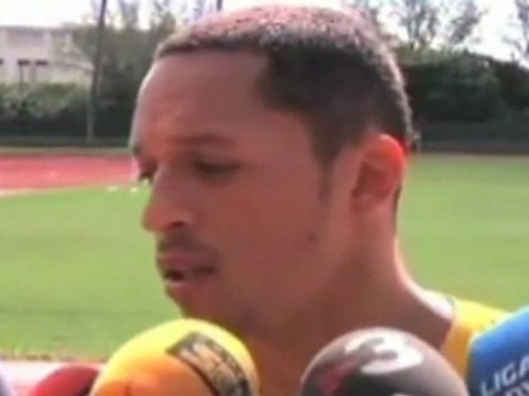 Adriano: Ellos hablan, nosotros jugamos al fútbol