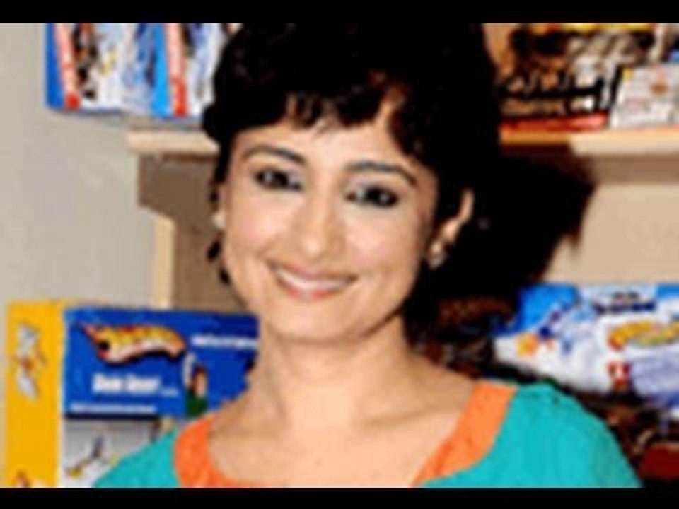 Divya Dutta At Mother Nalini's Book Launch - Bollywood Hungama Exclusive