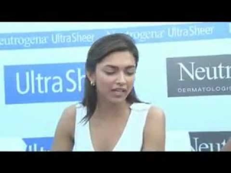 Ravishing Deepika Padukone At Neutrogena Event - Bollywood Hungama Exclusive