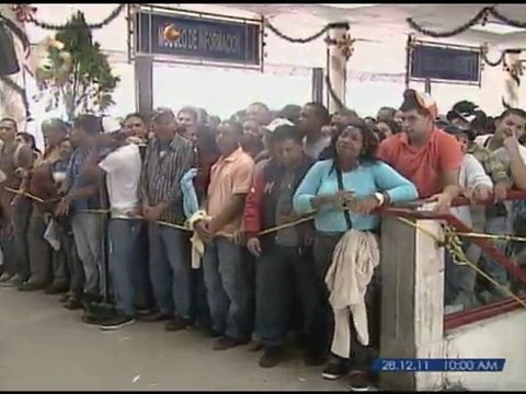Más de 12 horas esperan usuarios de La Bandera para comprar pasajes