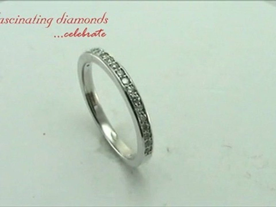 Round Cut Diamond Wedding Anniversary Band in Pave Set