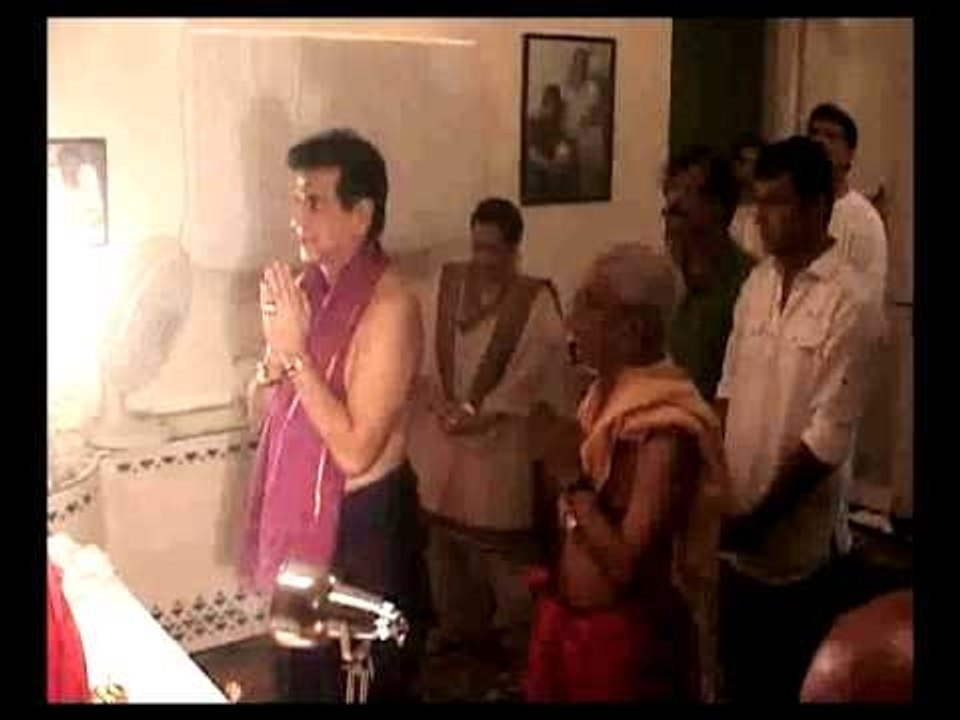 Jeetendra Performs Ganesh Pooja at his residence