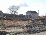 Villes fantômes et habitants précaires un an après le tsunami japonais