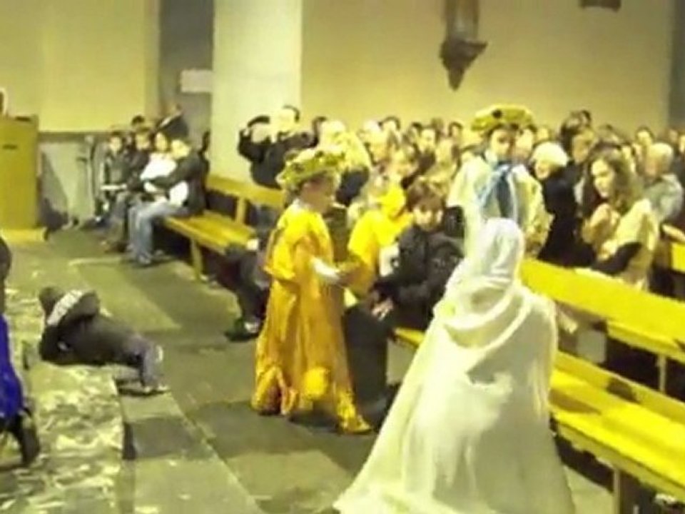 Les enfants chantent la messe de Noël à Juillan