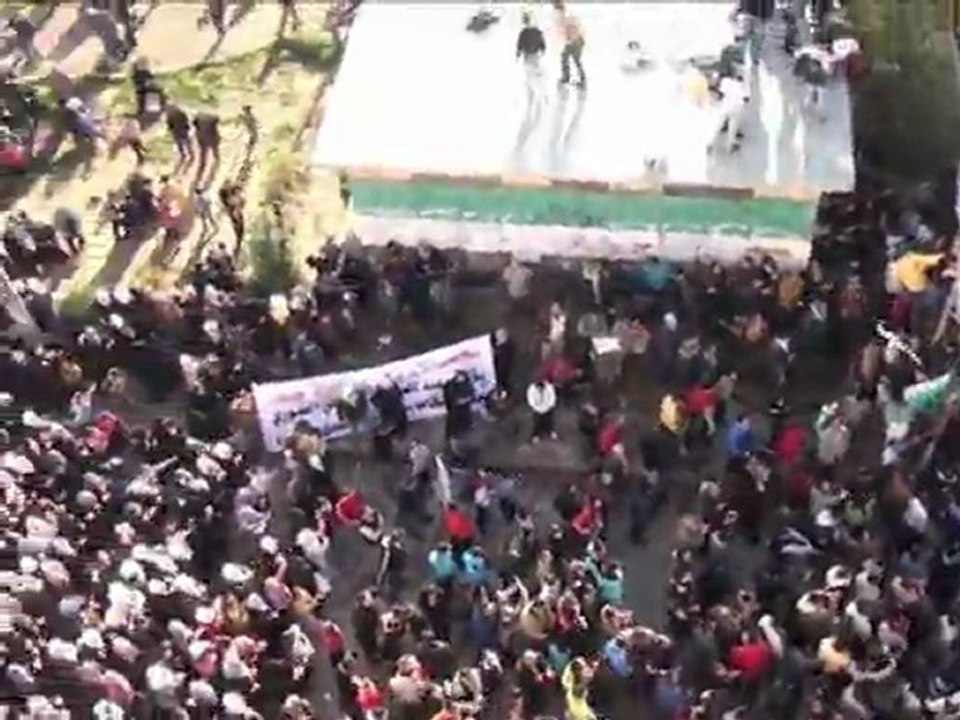 Exclusivo AFP: 70 mil manifestantes em Homs