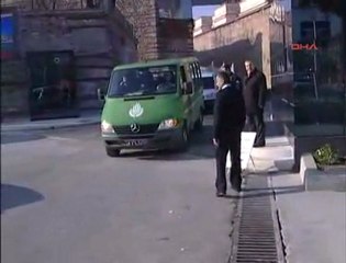 Köprüden Atladı Saraya Düştü