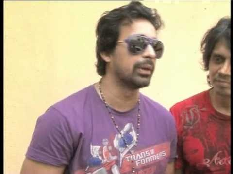 Rannvijay Singh & Ayesha Takia Azmi Ride Moped To Promote 'Mod'