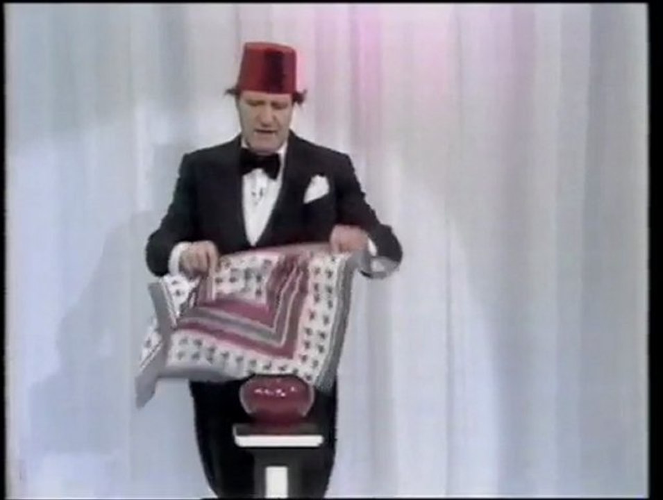 Vase Trick - Tommy Cooper