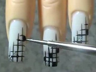 Nail Art Design edles Gitter black white silver noble lattice