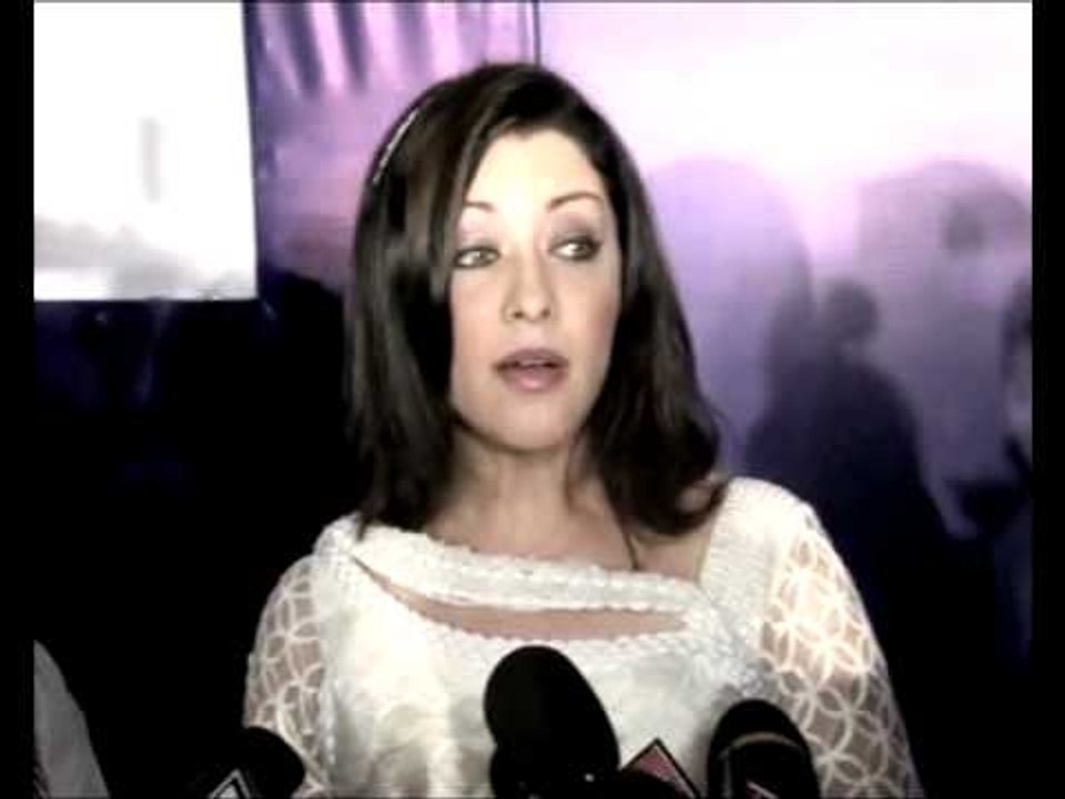 Aditi Govitrikar Walks The Ramp For Designer Tasneem Merchant