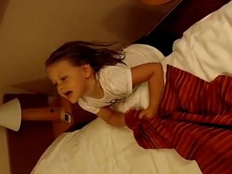 Mahault chante Petit Papa Noël