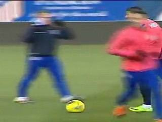 Los aficionados del Atlético de Madrid vuelven a cantar el "Ole, Ole, Cholo Simeone"