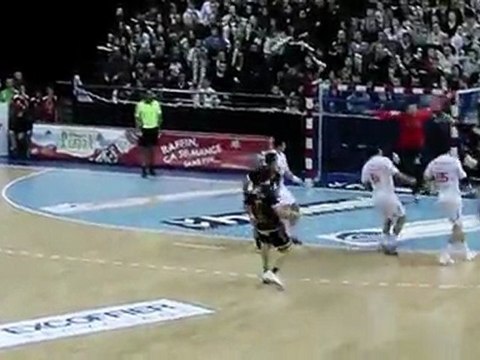 Barachet passe dans le dos - Chambéry vs Montpellier