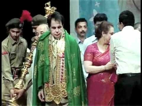 Dilip Kumar and Saira Banu Recieves SIES Award