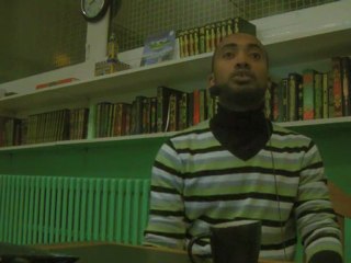 Mohamed Bajrafil - Priez avec vos chaussures !