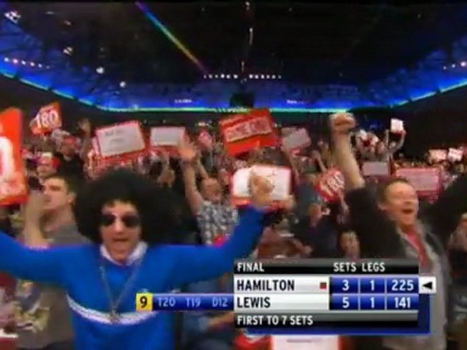 Darts Championship - Lewis mit Titel-Double