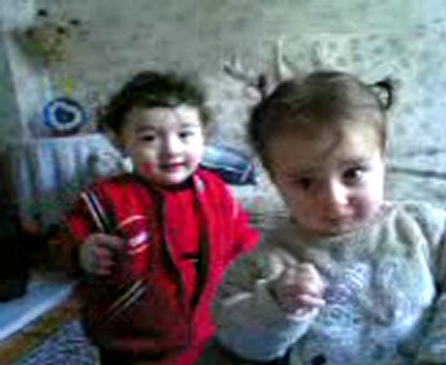 Eren Melisa'yı Öptü