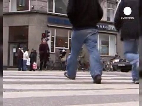 Dinamarca coloca bonos a interés negativo