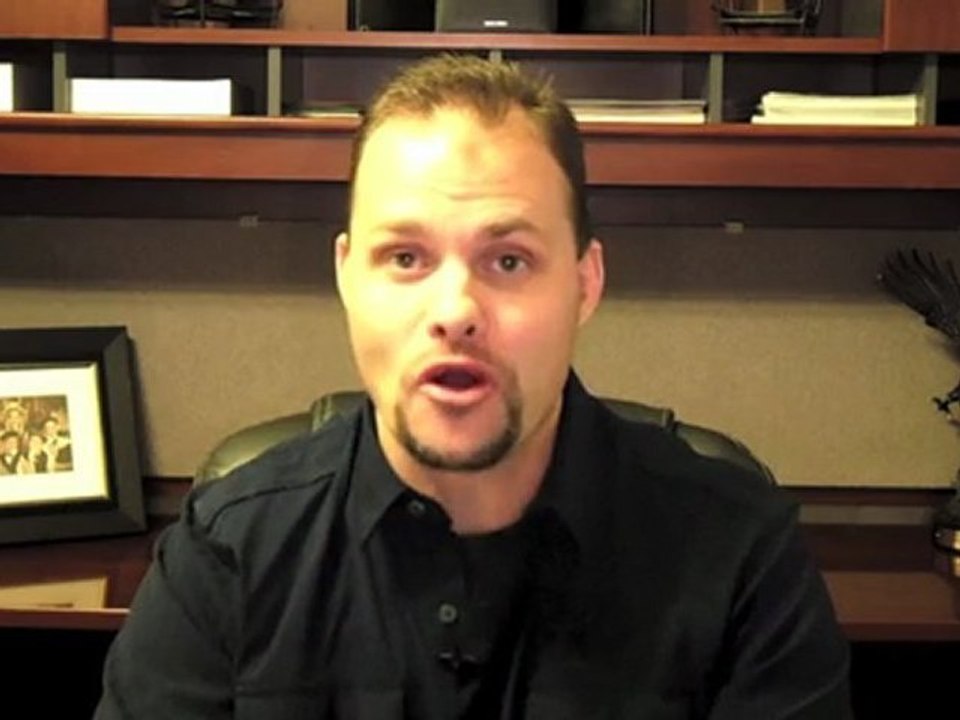 How Professional Real Estate Investors Present a Strong Offer on a Property