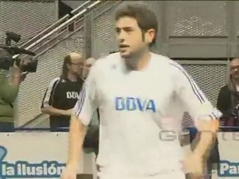 Famosos solidarios junto a Iker Casillas