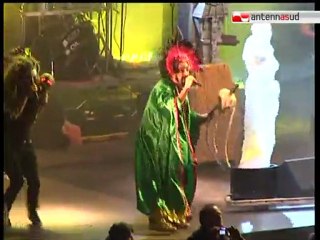 TG 30.12.11 Il Palaflorio di Bari balla con il "Sogno eretico" di Caparezza