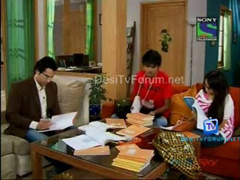 Parvarish Kuch Khatti Kuch Meethi - 30th December 2011 Watch p4