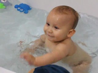 Chounou dans son bain