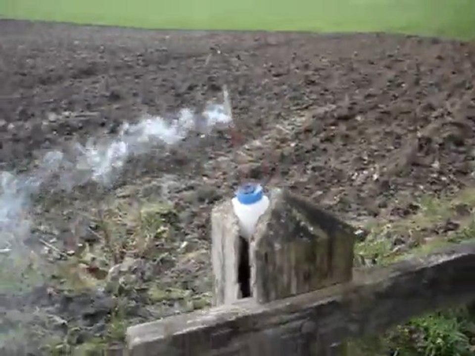 Fusée jet boum sifflante