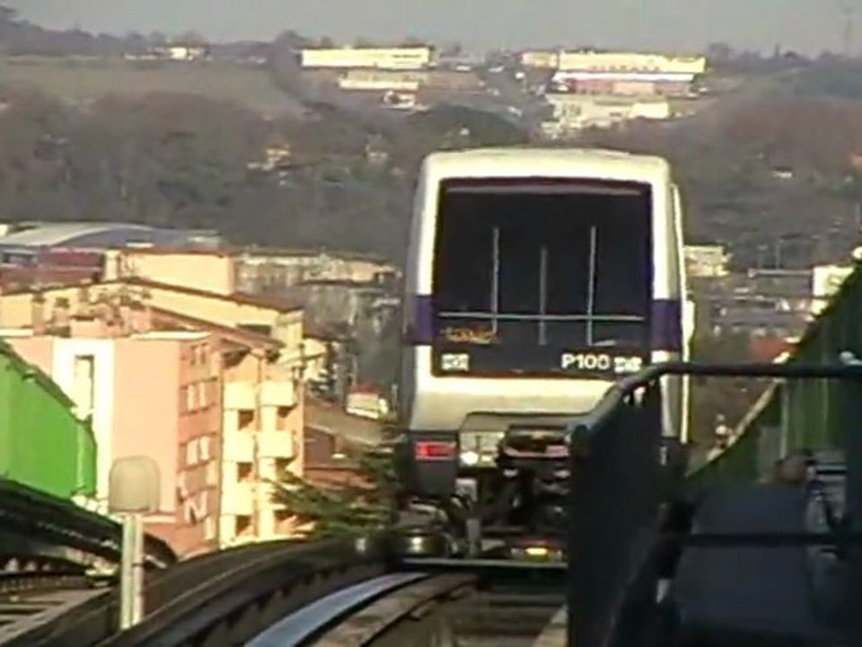 Départ d'une rame VAL208 de la station Jolimont sur la ligne A du métro de Toulouse
