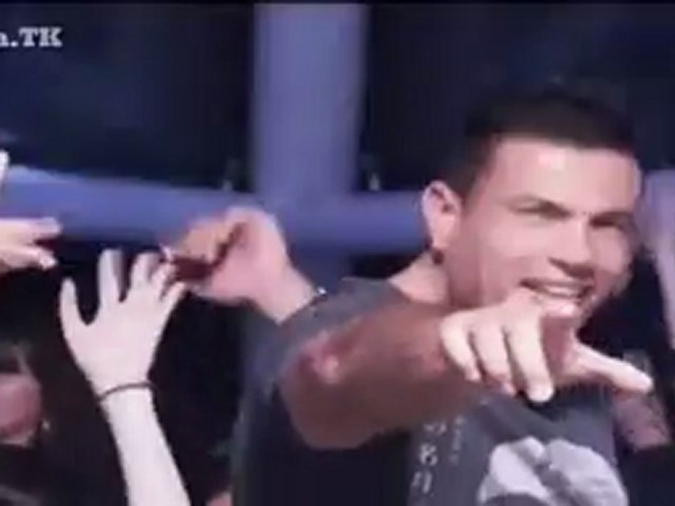 Amr.Diab.[Banadeek Ta'ala]2011 .WwW.AmrDiabMedia.TK