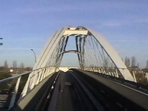 Dans une rame VAL208 entre les stations Balma Gramont et Argoulets sur la ligne A du métro de Toulouse