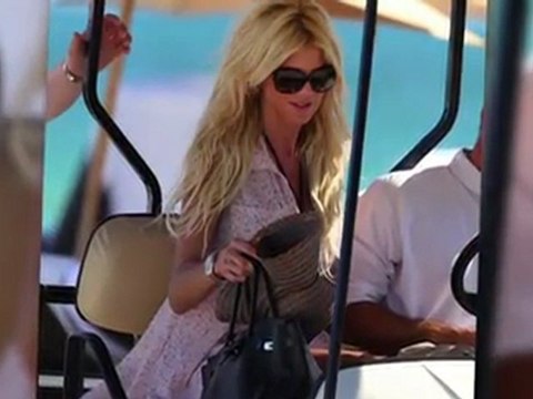 SNTV - Celebrity Bikini's in The Sunshine State