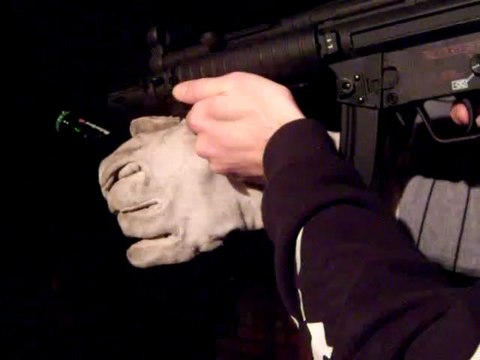 TEST N°23 : Peut-on décapsuler une bière avec une Mitrailleuse d'airsoft ?