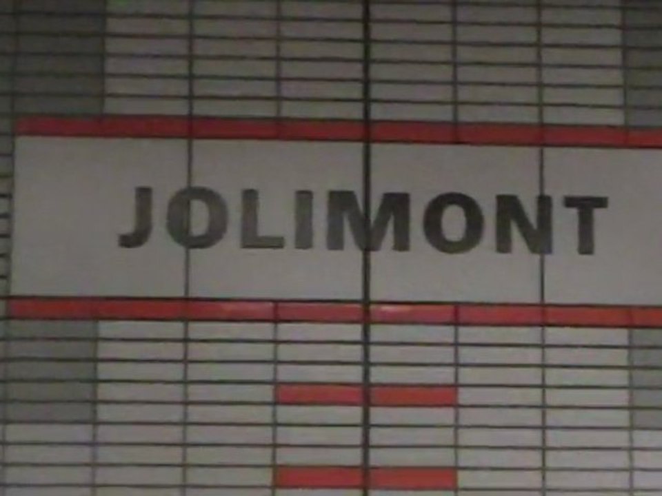 Arrivée d'une rame VAL208 à la station Jolimont sur la ligne A du métro de Toulouse