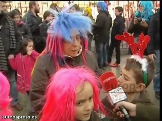 下载视频: Los madrileños ensayan las campanadas al mediodía