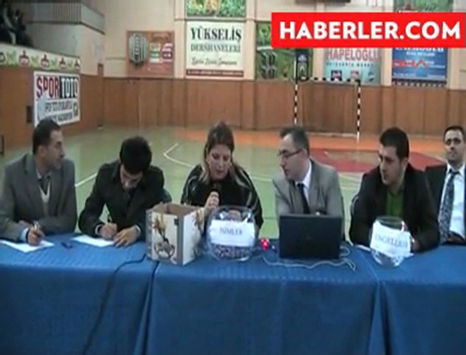 Salondaki bin kişiden 2 kişiye iş
