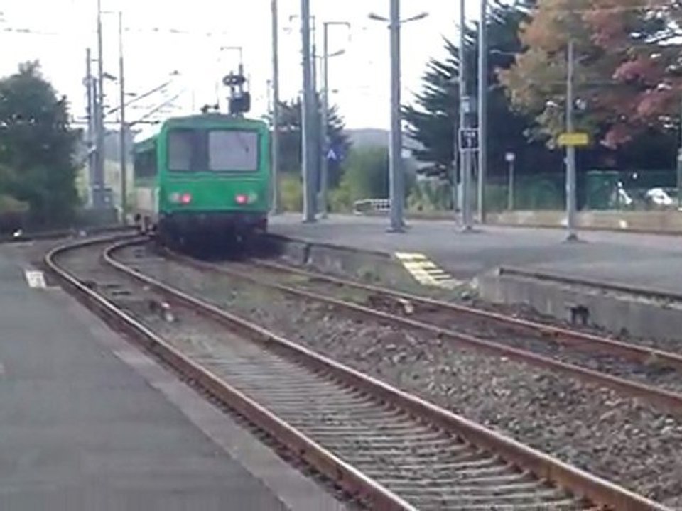 Guingamp X2140 vert part pour Paimpol 25 oct 2009