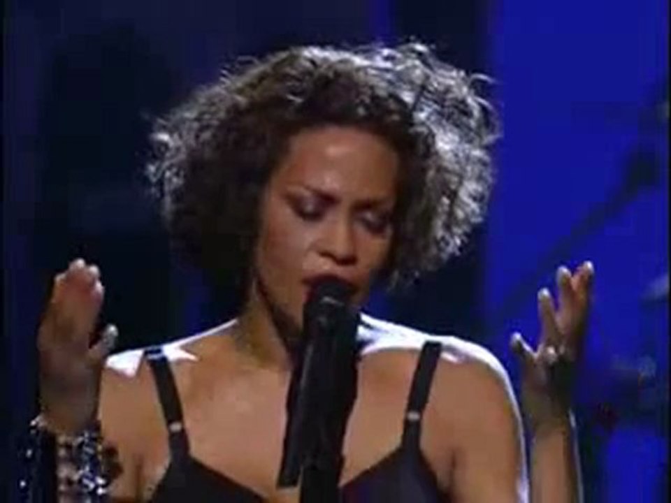 Whitney Houston - I Will Always Love You - Live from 2010 Nothing But Love tour