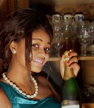 Marinah_ Bonne Année 2012 Tout Mes Voeux Bonheur ..