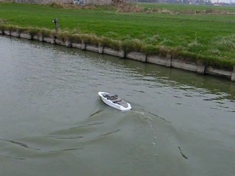 Premiere mise à l'eau de mon Graupner Jules Verne