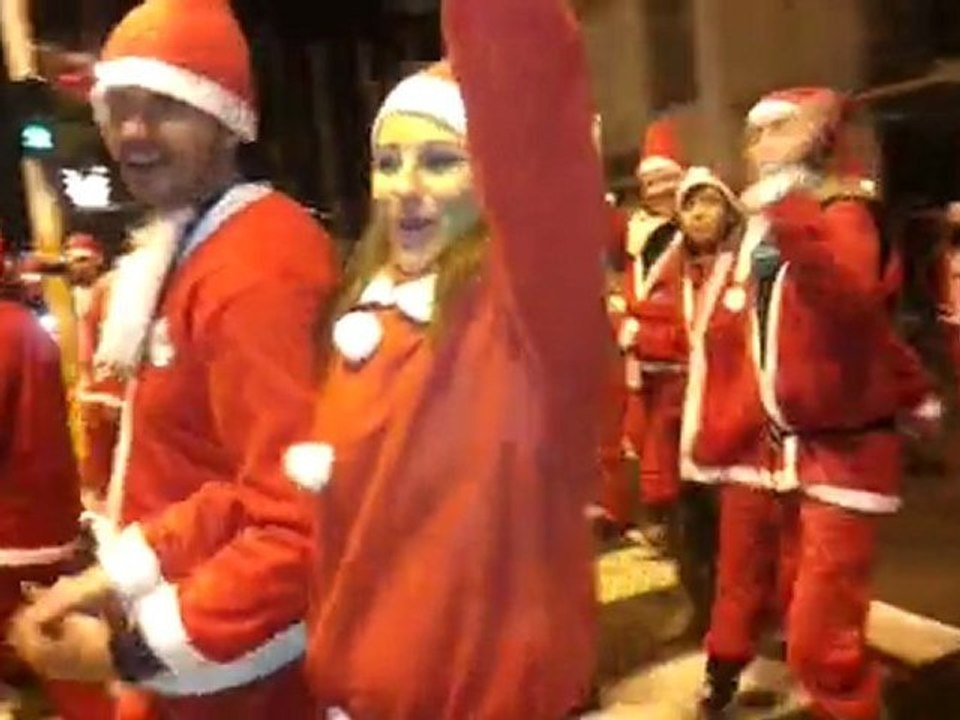 Οι δρόμοι της Δράμας πλημμύρισαν …από Άγιους Βασίληδες!