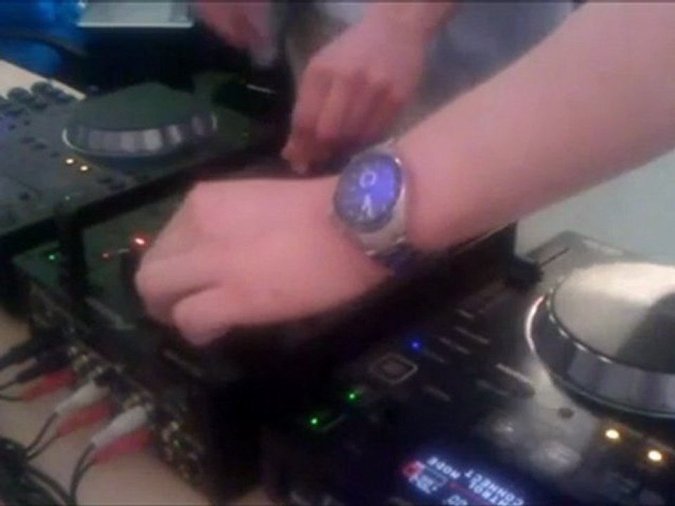 Happy New Year Mix 2012 Pioneer CDJ 350 (By House Residents)