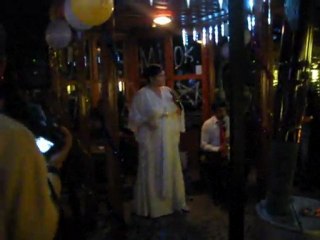 muhteşem  canlı performansıyla burcu kaya