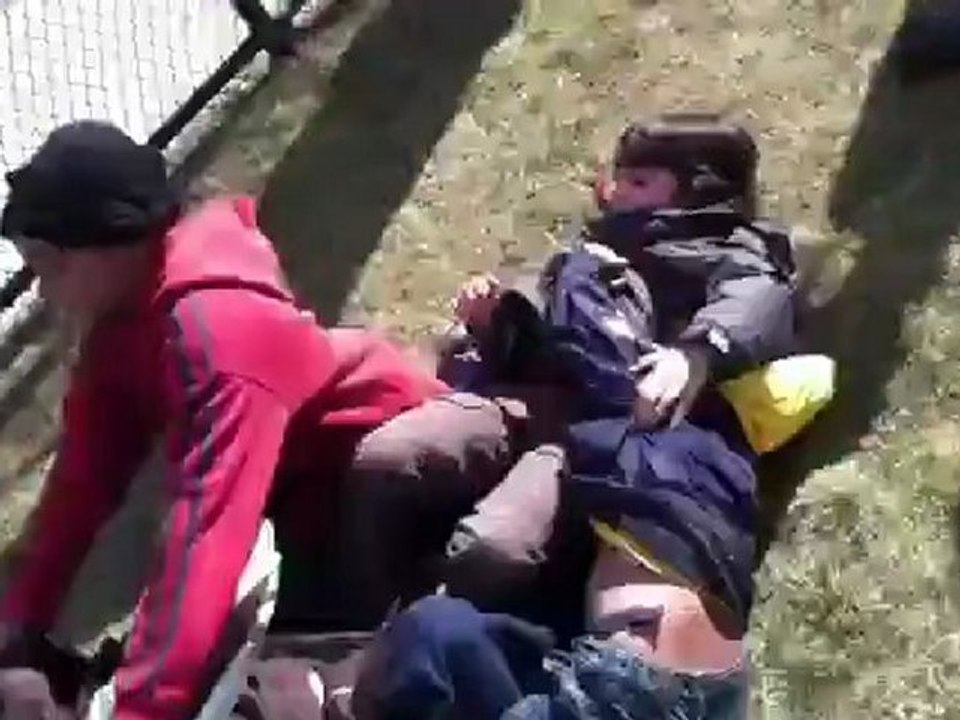 Kids fighting in school! - YouTube