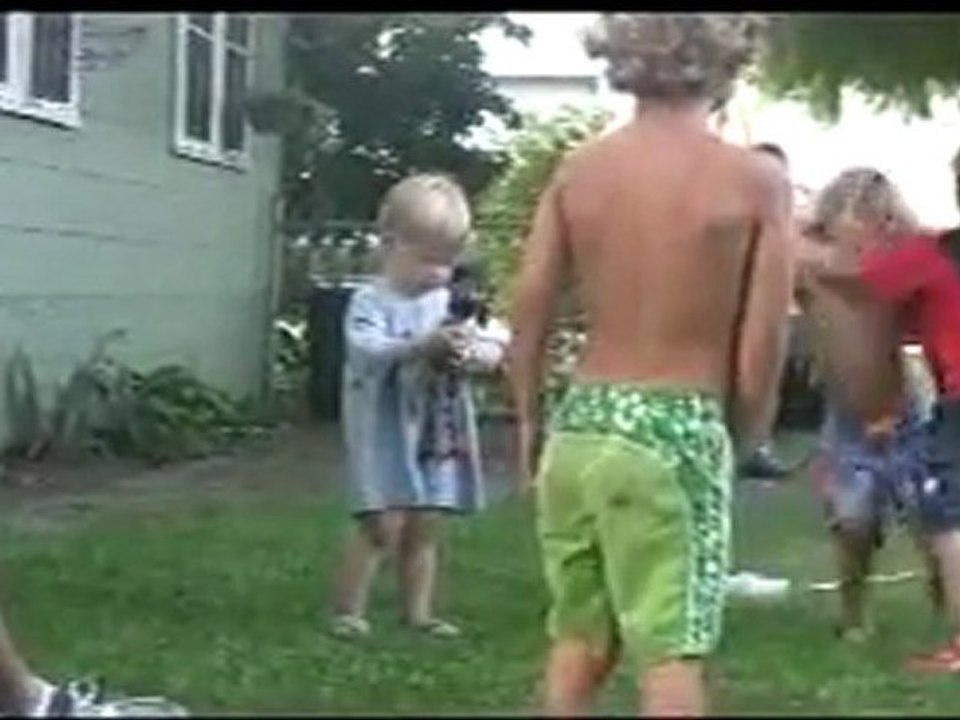 KIDS FIGHTING.mpg - YouTube