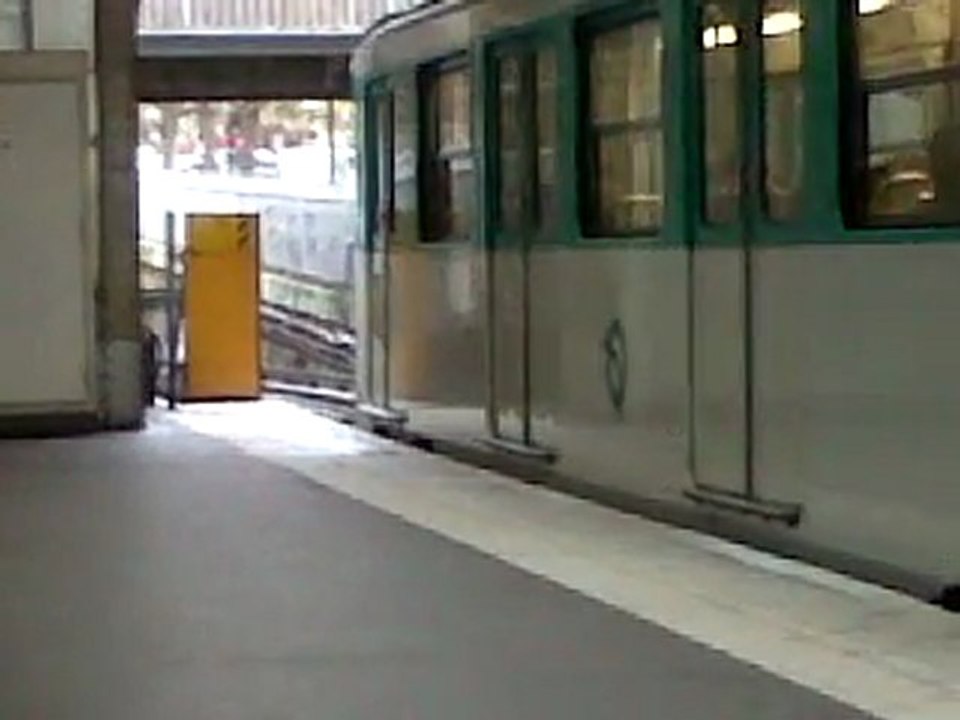 MP73 En direction de Charles de Gaulle Etoile  M6