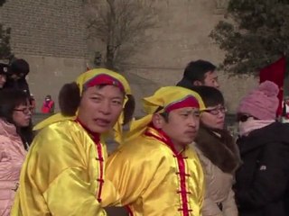 Des courageux bravent le froid pour monter sur la Grande muraille de Chine