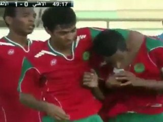 Il marque d'une frappe de son propre camp !